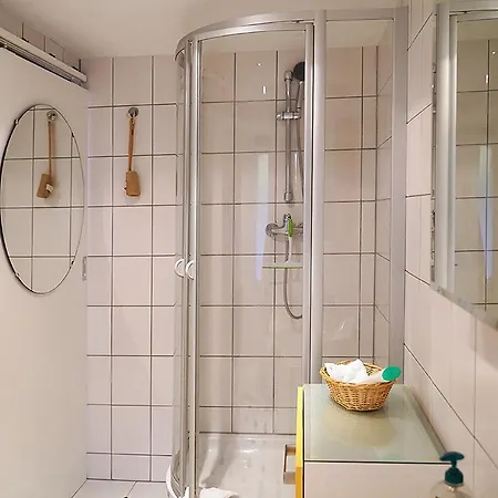 Haus Mit Kunst Zwischen Wald Und *