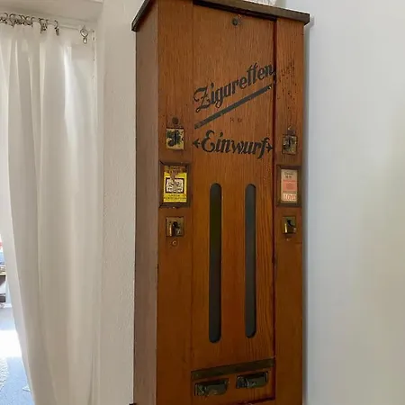 Haus Mit Kunst Zwischen Wald Und *