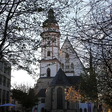 Haus Mit Kunst Zwischen Wald Und