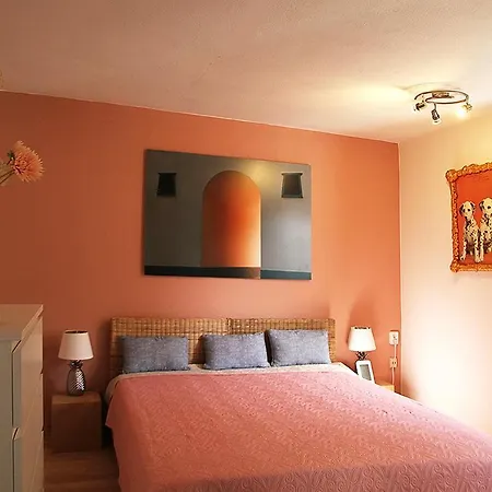 Haus Mit Kunst Zwischen Wald Und Hébergement de vacances *