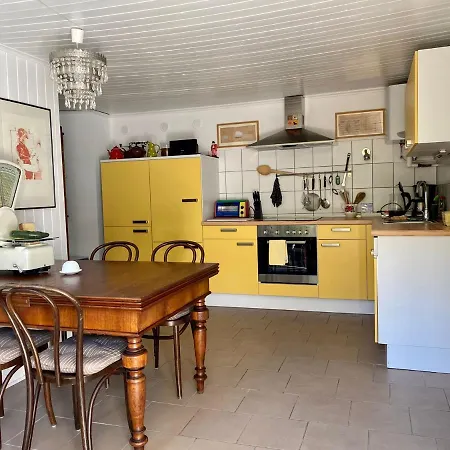 Haus Mit Kunst Zwischen Wald Und * 라이프치히